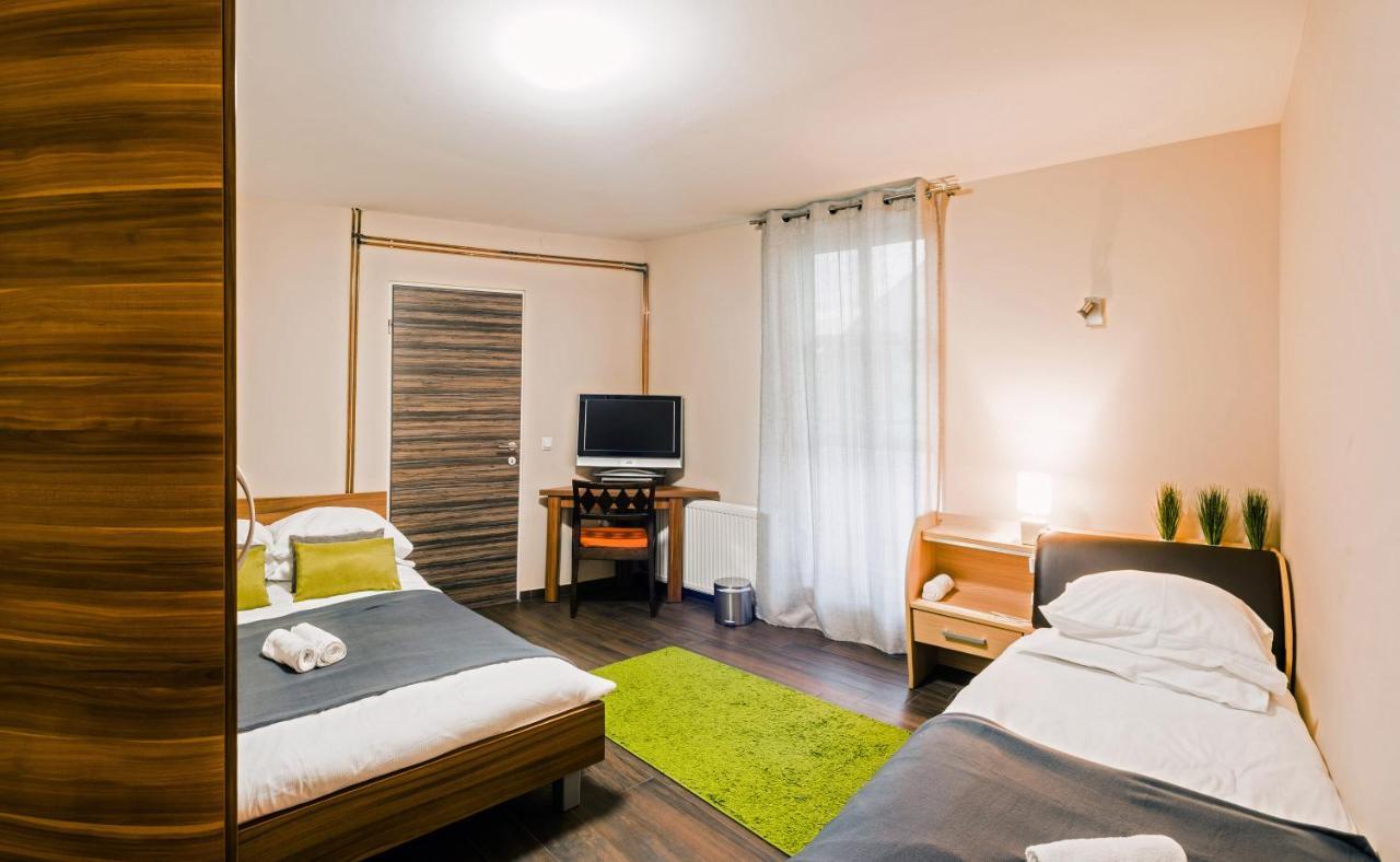 Rooms Verde Petrovče Exteriör bild
